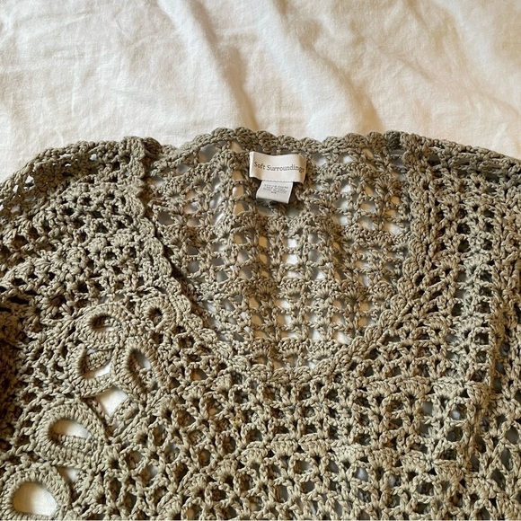 Soft Surroundings MEDIUM Asymmetrical Gray Knitted Top crochet floral sweater - Picture 2 of 5